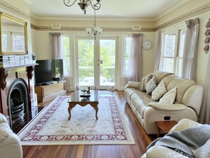 House, 5 Bedrooms, Garden View | Living area - Lucy's House Serenity (Healesville)