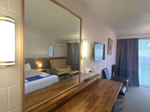 Habitación individual estándar, 1 cama de matrimonio | Escritorio, wifi gratis, ropa de cama