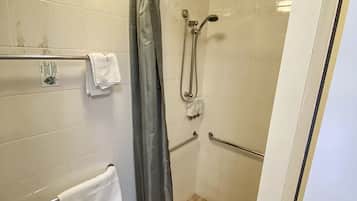 Basic Triple Room | Bathroom shower