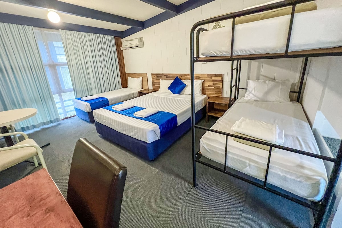 Kamar Keluarga (Budget, of 5) | Meja kerja, Wi-Fi gratis, dan seprai linen