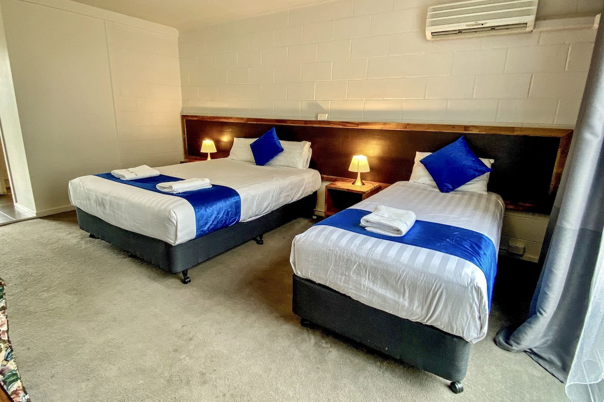 Kamar Triple Deluks | Meja kerja, Wi-Fi gratis, dan seprai linen