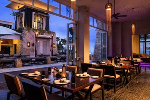 2 restaurants, breakfast, lunch served; local and international cuisine