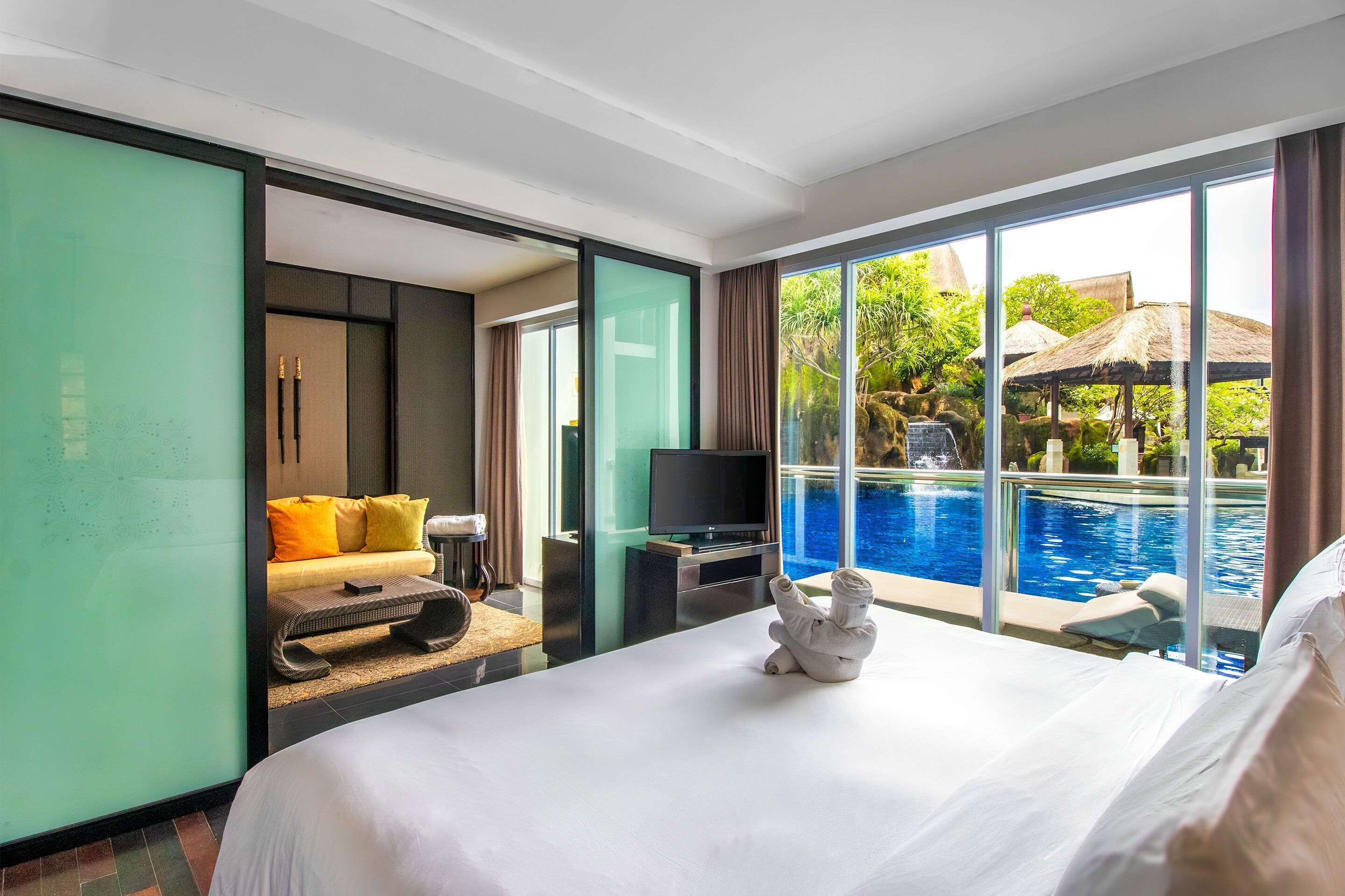 2 bedrooms, minibar, in-room safe, blackout drapes