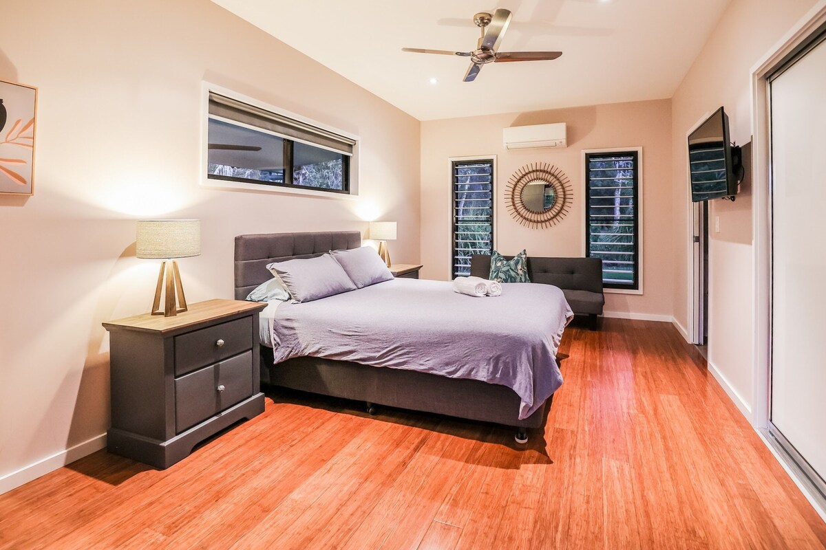 Comfort Room, 1 Queen Bed (Wattle)