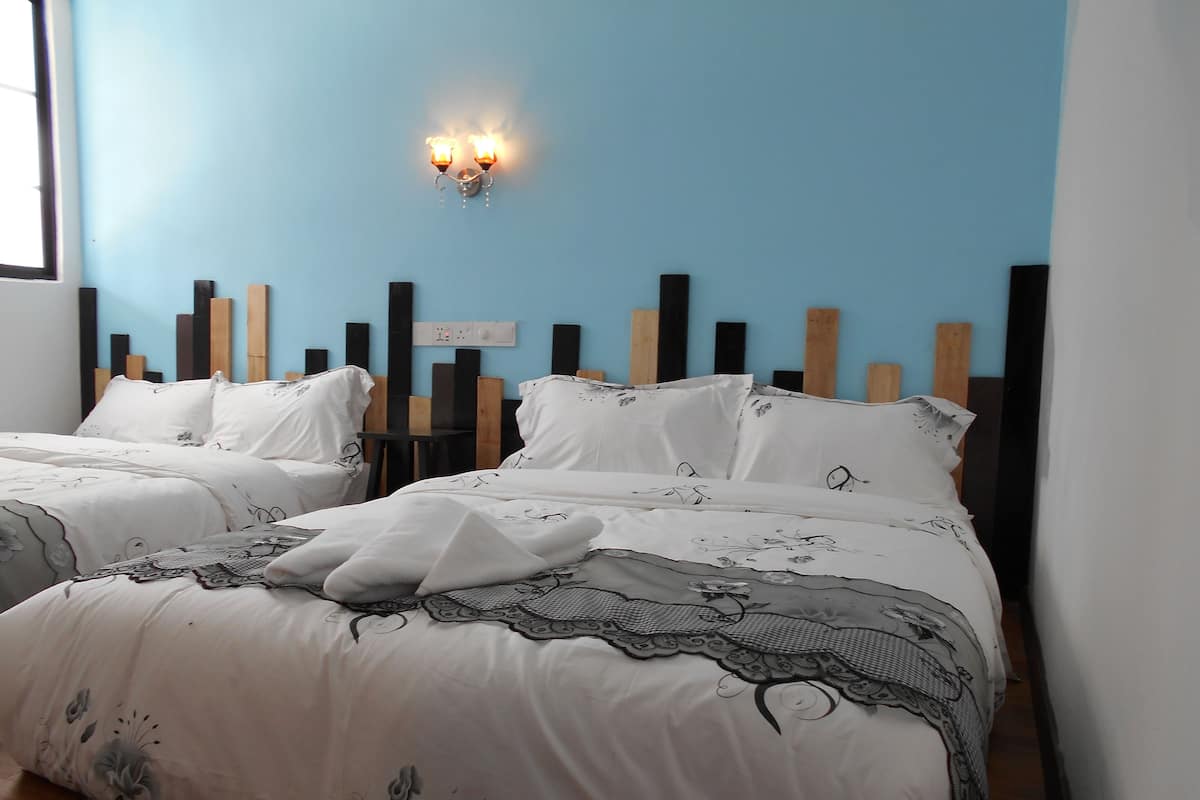 Family Room | Desk, blackout drapes, free WiFi, bed sheets