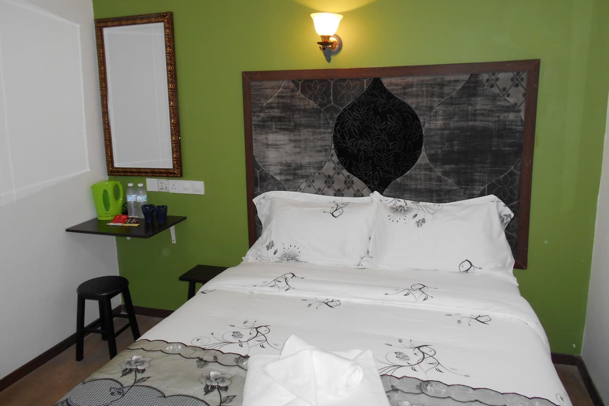 Deluxe Double Room | Desk, blackout drapes, free WiFi, bed sheets