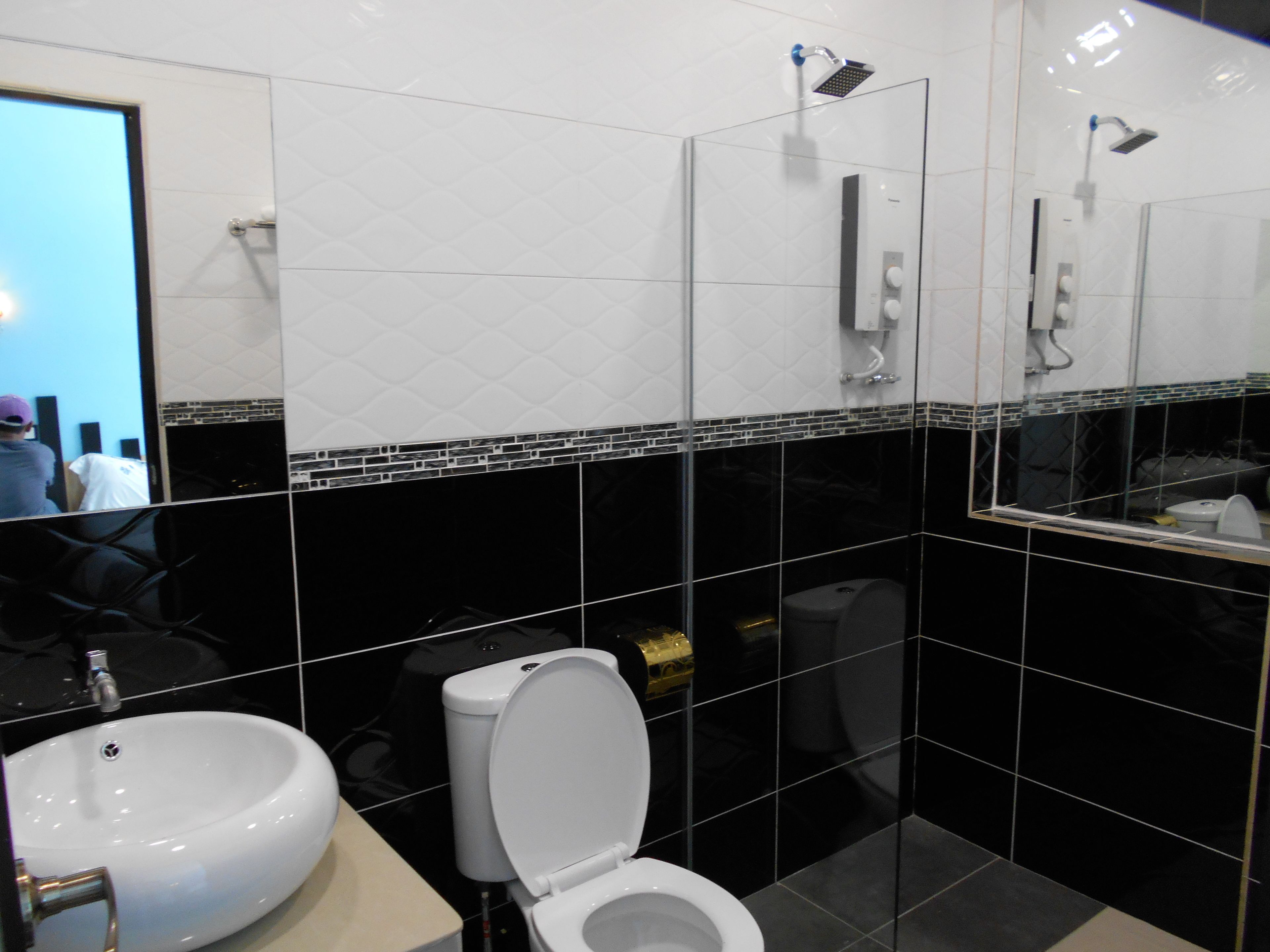 Shower, free toiletries, hair dryer, slippers