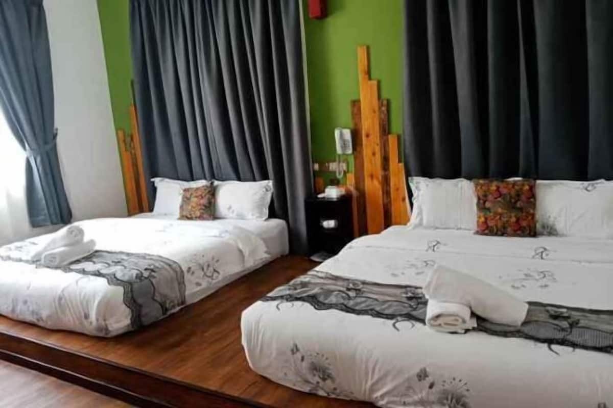 Desk, blackout drapes, free WiFi, bed sheets