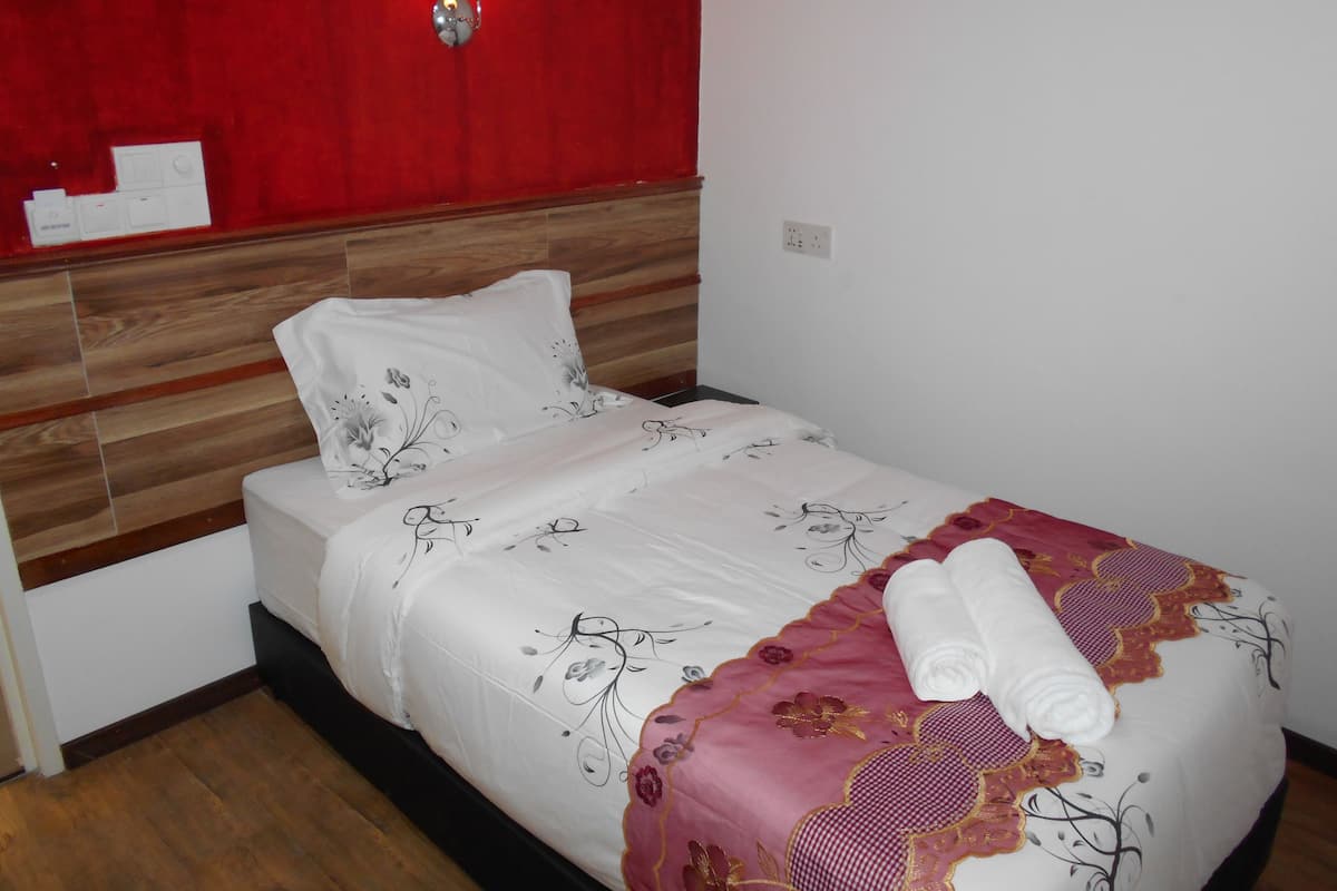 Desk, blackout drapes, free WiFi, bed sheets