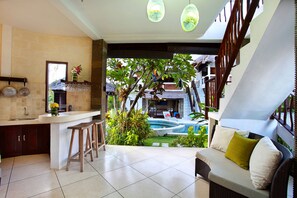 Family Suite | Poolside bar - Hill Dance Bali American Hotel (Jimbaran)