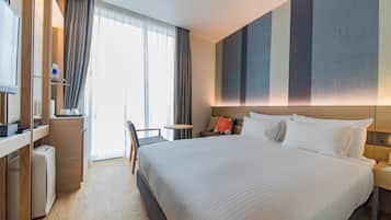 Cofres nos quartos, escrivaninha, espaço de trabalho para notebook