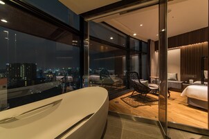 免费洗浴用品、吹风机、拖鞋、电子马桶