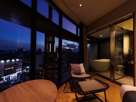 Caja de seguridad en la habitación y escritorio 