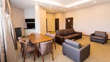 Penthouse | Living room | 32-inch LED TV with cable channels, TV
