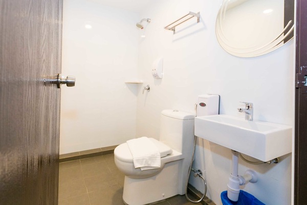 Ducha, artículos de tocador gratuitos, secador de pelo, bidet