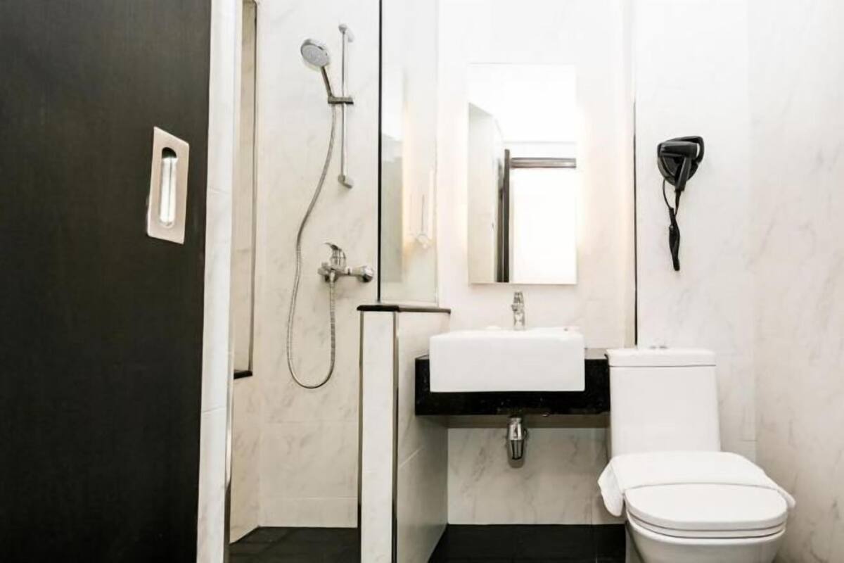 Doccia, set di cortesia gratuito, asciugacapelli, bidet