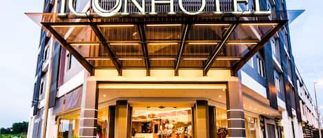 Vista frontal de la propiedad