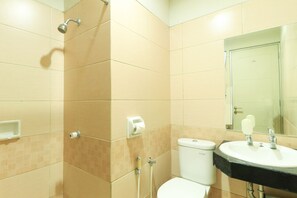 Quarto casal | Banheiro | Chuveiro, produtos de toalete grátis, toalhas de banho