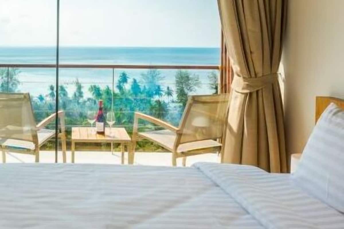 4 bedrooms, in-room safe, individually decorated, individually furnished