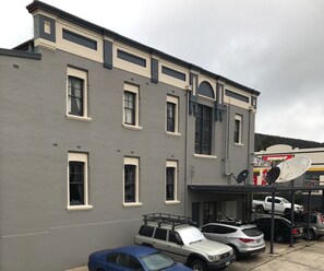 Free self parking - Commercial Hotel Motel Lithgow (Lithgow)