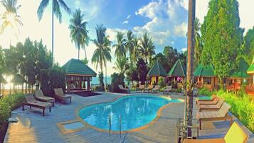 Outdoor pool, pool loungers