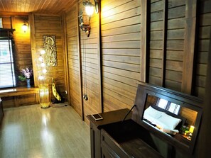 3 bedrooms, individually decorated, desk, laptop workspace