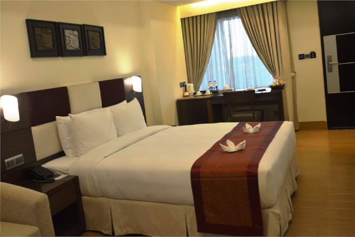 Chambre Double Supérieure, 1 grand lit, vue lac | Literie de qualité supérieure, minibar, coffres-forts dans les chambres