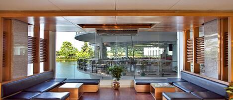 Coin salon dans le hall