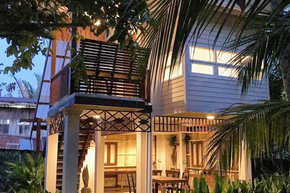 Baan Suan Amphawa