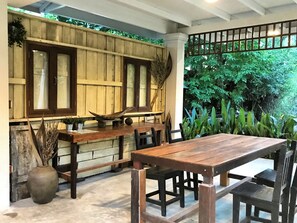 Bungalow | Oppholdsrom | TV