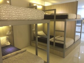 Setrika/meja setrika dan Wi-Fi gratis