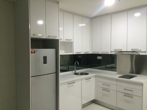 Refrigerador con freezer, microondas