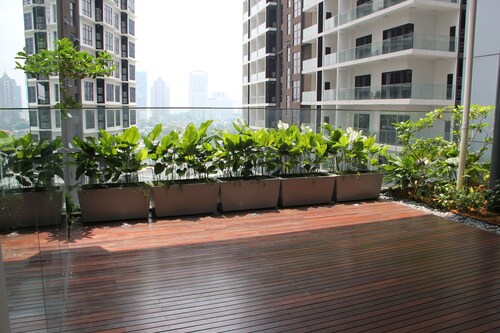 Summer Suites Express by Subhome - Hostel