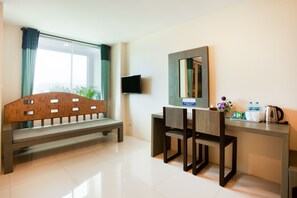 Deluxe Twin Room | Desk, soundproofing, free WiFi, bed sheets - De42 Hotel (Kathu)