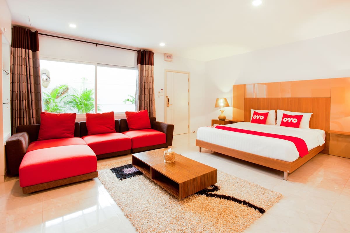 Superior Suite | Desk, soundproofing, free WiFi, bed sheets