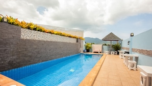 Outdoor pool - De42 Hotel (Kathu)