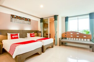 华丽双床房 | 办公桌、隔音、免费 WiFi、床单