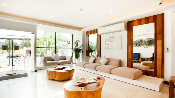 Lobby sitting area - De42 Hotel (Kathu)