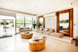 Lobby sitting area - De42 Hotel (Kathu)