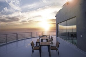 Outdoor dining - EL Hotel (Yangyang)
