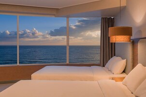 Ropa de cama de alta calidad, escritorio, cortinas opacas