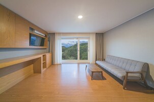 Ropa de cama de alta calidad, escritorio, cortinas opacas