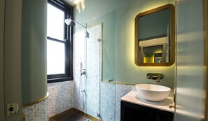 Shower, hair dryer, towels - The Capsule Hotel - Hostel (Haymarket)