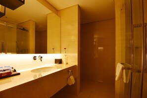 Bathroom - Qingdao Wushengguan Holiday Hotel (Qingdao)