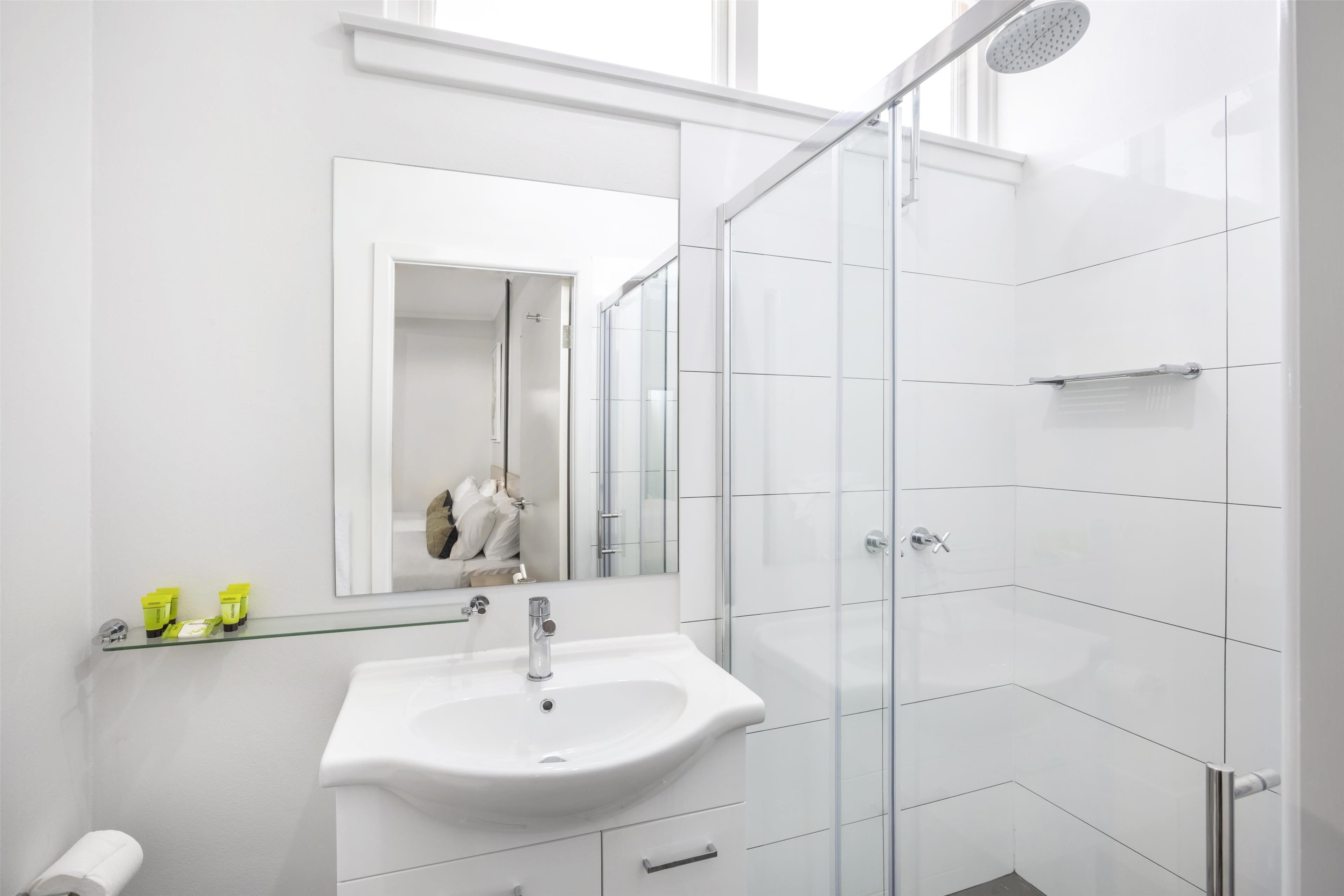 shower, rainfall showerhead, free toiletries, hair dryer