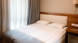 Standard Double Room | Seprai Frette Italia, seprai premium, dan selimut bulu angsa
