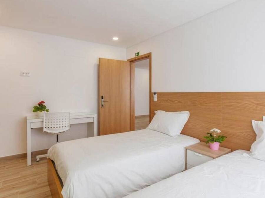 Habitación doble | Escritorio, espacio para trabajar con un portátil, cortinas opacas