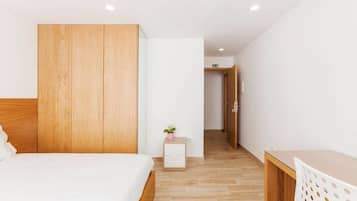 Double Room | Desk, laptop workspace, blackout curtains, soundproofing