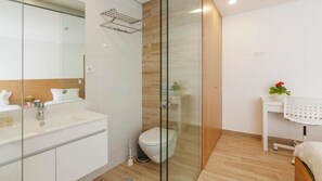 Double Room | Bathroom - Central Suites (Sao Joao da Madeira)