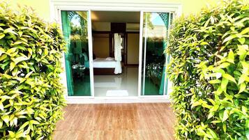 Deluxe Room | Terrace/patio